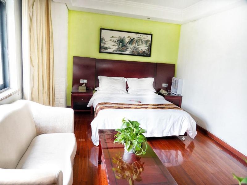 Hotel Shell Qingpu District Huaxin Town Xinfu Middle Road 2*